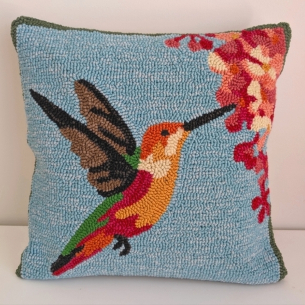 NEW Plow & Hearth All Weather Indoor Outdoor Hummingbird Hooked Pillow Cover 18"
